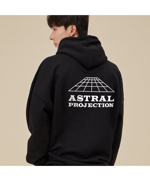 ASTRAL PROJECTION(アストラルプロジェクション)の「シグニチャーロゴオーバーサイズワイドショルダーフードパーカー_ブラック(パーカー・メンズ・その他・X-LARGE/XX-LARGE/LARGE/MEDIUM)」の3枚目の写真