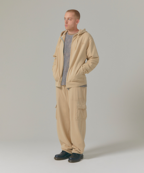LMCの「WASHED OG APPLIQUE CARGO SWEAT PANTS beige(スウェットパンツ・レディース・その他・S/M/L)」の2枚目の写真