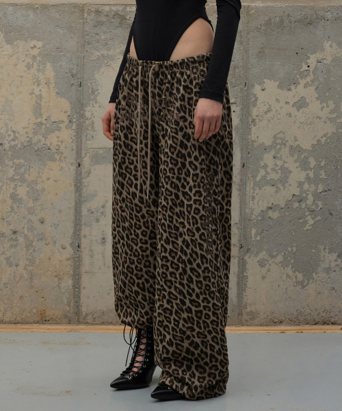ROCKCAKE(ロックケーキ)の「Leopard Wide 2way Jogger - Brown(スウェットパンツ・レディース・その他・X-SMALL/SMALL)」の1枚目の写真