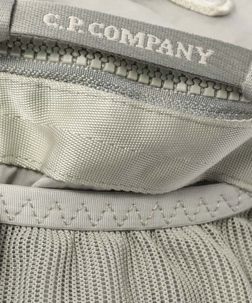 C.P. COMPANY（シーピーカンパニー）の「C.P.Company / シーピーカンパニー NYLON B LENS WAISTBAG（ボディバッグ/ウエストポーチ・メンズ・カーキ/グレー/ネイビー/ブラック・FREE）」の5枚目の写真
