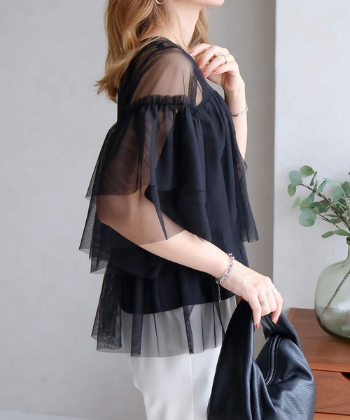 B.I.D.(ビーアイディー)の「《ティアードチュールブラウス》(シャツ/ブラウス・レディース・グレー/アイボリー/ブラック・M)」の7枚目の写真