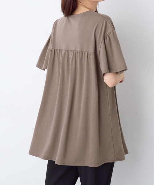 Viola e Viola(ヴィオラエヴィオラ)の「軽やか綿混カットソーキーネックチュニック(チュニック・レディース・ライトブラウン/グレイッシュブルー/スモーキーグリーン系/ブラック/ネイビー・LL/L/M)」の10枚目の写真