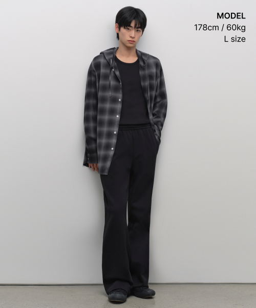 MUSINSA STANDARD（ムシンサスタンダード）の「ダブルニットフレアスウェットパンツ[ブラック]（スウェットパンツ・メンズ・その他・SMALL/MEDIUM/LARGE/X-LARGE/2XL）」の2枚目の写真