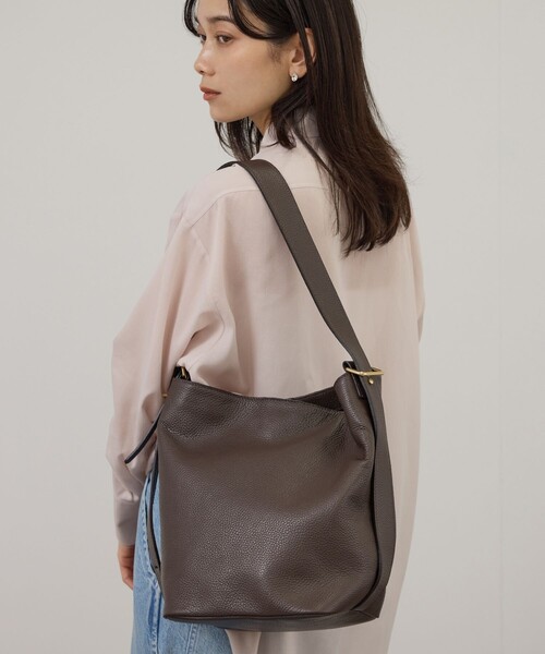 SALON adam et rope'（サロン アダム エ ロペ）の「【AULENTTI（オーレンティ）】BUCKETBAG（ショルダーバッグ・レディース・ダークブラウン・FREE）」の2枚目の写真