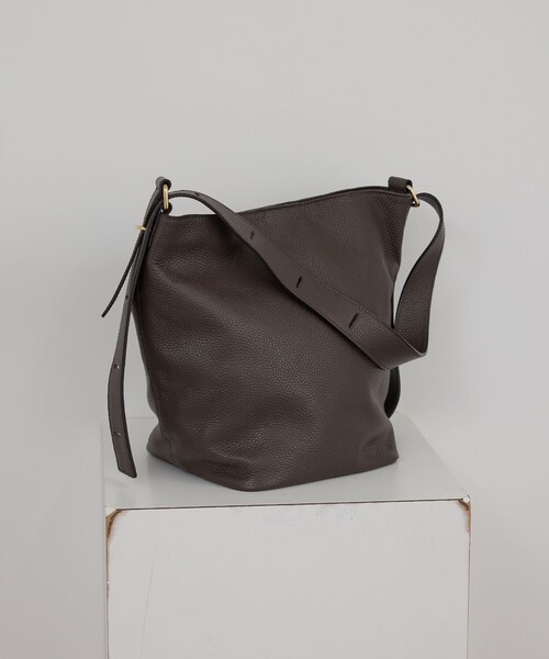 SALON adam et rope'（サロン アダム エ ロペ）の「【AULENTTI（オーレンティ）】BUCKETBAG（ショルダーバッグ・レディース・ダークブラウン・FREE）」の3枚目の写真