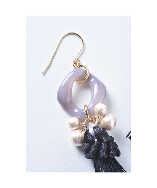 tone（トーン）の「【Astyle】コットンパール×タッセルステンレスピアス(MA)（ピアス（両耳用）・レディース・ブラック・FREE）」の2枚目の写真