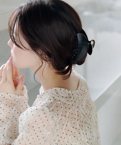 Kastane（カスタネ）の「【fiw.】ロゴチャームバンスクリップ（バレッタ/ヘアクリップ・レディース・ブラウン/ブラック・FREE）」の4枚目の写真