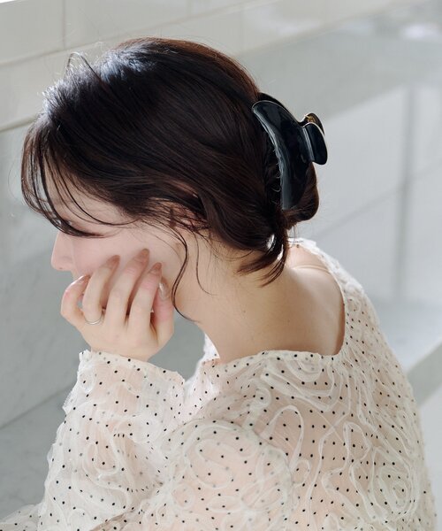 Kastane（カスタネ）の「【fiw.】ロゴチャームバンスクリップ（バレッタ/ヘアクリップ・レディース・ブラウン/ブラック・FREE）」の5枚目の写真