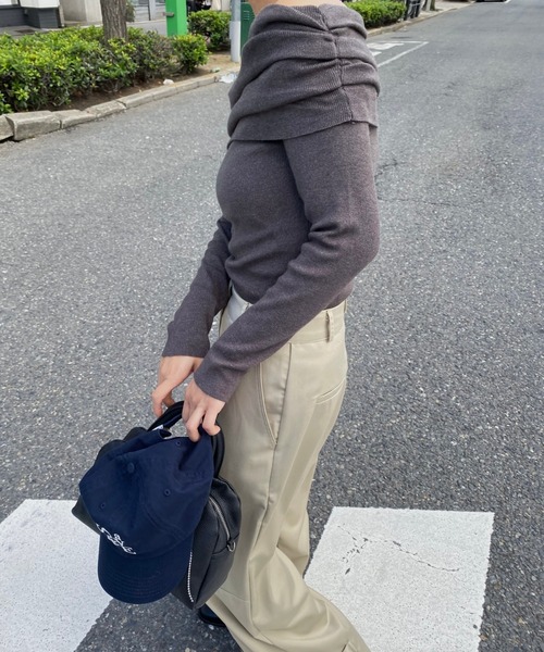 nananamoe(ナナナモエ)の「gather turnup off shoulder knit / ギャザーターンアップオフショルダーニット(ニット/セーター・レディース・チャコールグレー/グレー/アイボリー・FREE)」の4枚目の写真