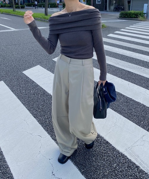 nananamoe(ナナナモエ)の「gather turnup off shoulder knit / ギャザーターンアップオフショルダーニット(ニット/セーター・レディース・チャコールグレー/グレー/アイボリー・FREE)」の6枚目の写真