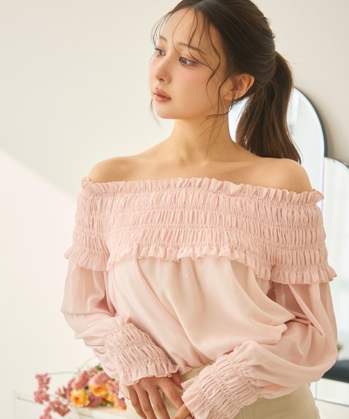 TITTY&CO.（ティティーアンドコー）の「シャーリングフリルラメオフショルダートップス長袖（シャツ/ブラウス・レディース・ベージュ/ピンク・FREE）」の15枚目の写真