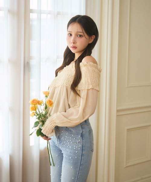 TITTY&CO.（ティティーアンドコー）の「シャーリングフリルラメオフショルダートップス長袖（シャツ/ブラウス・レディース・ベージュ/ピンク・FREE）」の17枚目の写真