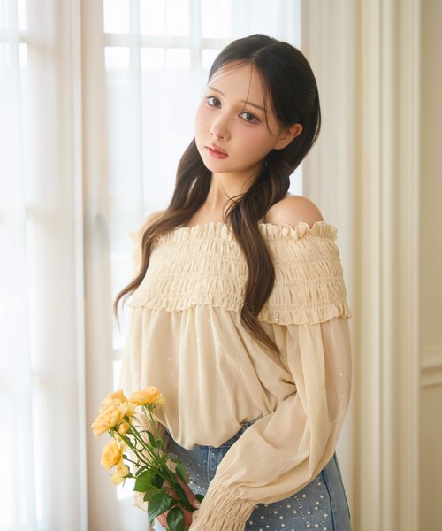 TITTY&CO.（ティティーアンドコー）の「シャーリングフリルラメオフショルダートップス長袖（シャツ/ブラウス・レディース・ベージュ/ピンク・FREE）」の12枚目の写真