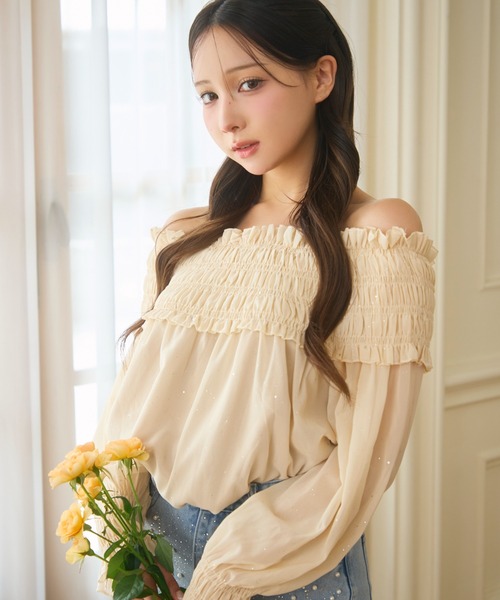 TITTY&CO.（ティティーアンドコー）の「シャーリングフリルラメオフショルダートップス長袖（シャツ/ブラウス・レディース・ベージュ/ピンク・FREE）」の11枚目の写真