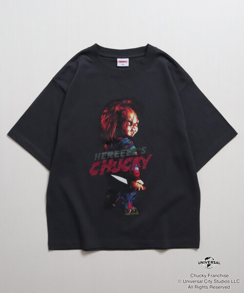 FREAK'S STORE(フリークスストア)の「Child's Play/チャイルド・プレイ 限定展開 『Child's Play/チャイルド・プレイ』 ビッグシルエット プリント クルーネックTシャツ / HEREEEE’S(Tシャツ/カットソー・メンズ・チャコールグレー/ホワイト・LARGE/MEDIUM/SMALL/X-LARGE)」の2枚目の写真