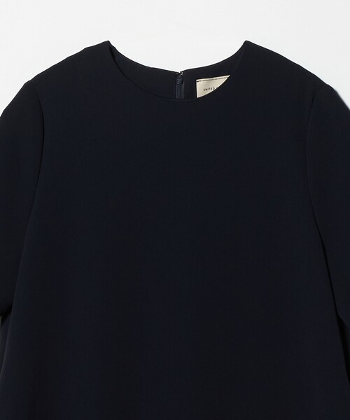UNITED ARROWS（ユナイテッドアローズ）の「Drapy ショートスリーブ ワンピース ‐ウォッシャブル‐（ワンピース・レディース・ネイビー/ブラック・36/38）」の4枚目の写真