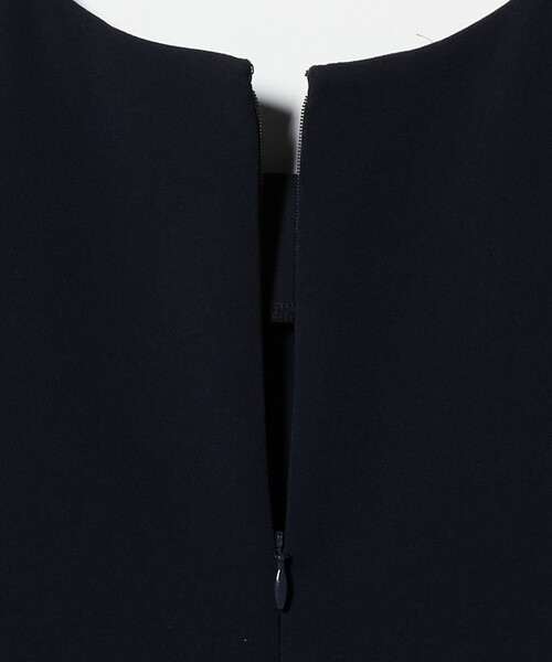 UNITED ARROWS(ユナイテッドアローズ)の「Drapy ショートスリーブ ワンピース ‐ウォッシャブル‐(ワンピース・レディース・ネイビー/ブラック・36/38)」の9枚目の写真