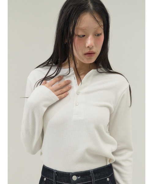 Sorry,Too Much Love(ソーリートゥーマッチラブ)の「Stretch Rib Jersey Button Placket Top_White(Tシャツ/カットソー・レディース・その他・FREE)」の2枚目の写真