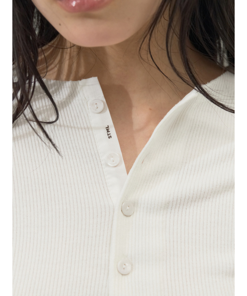 Sorry,Too Much Love(ソーリートゥーマッチラブ)の「Stretch Rib Jersey Button Placket Top_White(Tシャツ/カットソー・レディース・その他・FREE)」の3枚目の写真