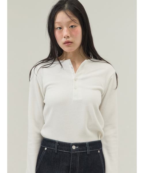 Sorry,Too Much Love(ソーリートゥーマッチラブ)の「Stretch Rib Jersey Button Placket Top_White(Tシャツ/カットソー・レディース・その他・FREE)」の5枚目の写真