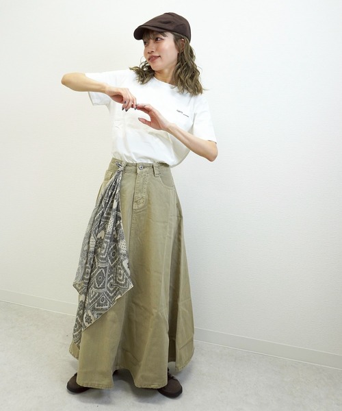 gossara(ゴサラ)の「【コーデのアクセントに】バンダナ風大判スカーフ(ストール/ショール・レディース・ネイビー/アイボリー・FREE)」の15枚目の写真