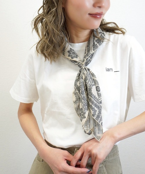 gossara(ゴサラ)の「【コーデのアクセントに】バンダナ風大判スカーフ(ストール/ショール・レディース・ネイビー/アイボリー・FREE)」の10枚目の写真