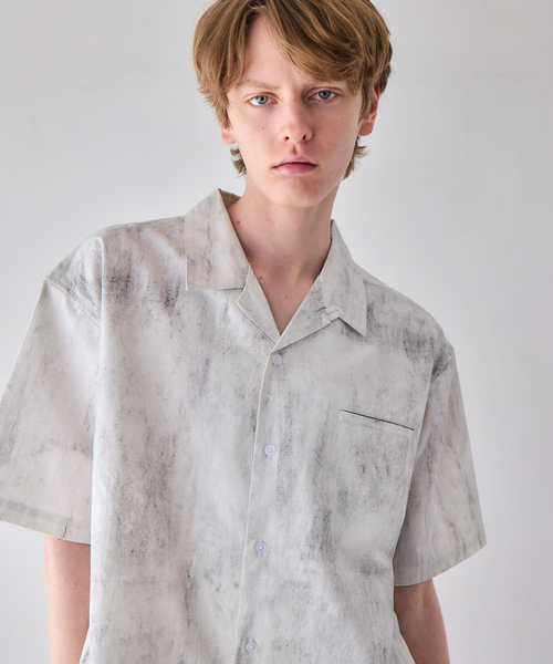 OSKR(オーエスケーアール)の「OSKR / オーエスケーアール Open Collar Graphic Print S/S Shirt(シャツ/ブラウス・メンズ・ホワイト/ブラック・MEDIUM/LARGE)」の13枚目の写真