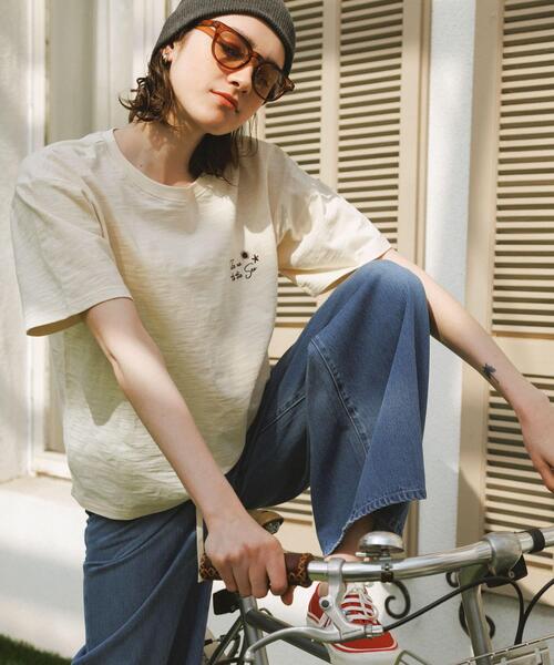 URBAN RESEARCH Sonny Label(アーバンリサーチサニーレーベル)の「TAKE ME TO THE SEA T-SHIRTS(Tシャツ/カットソー・レディース・オフホワイト/ピンク/ネイビー・FREE)」の5枚目の写真