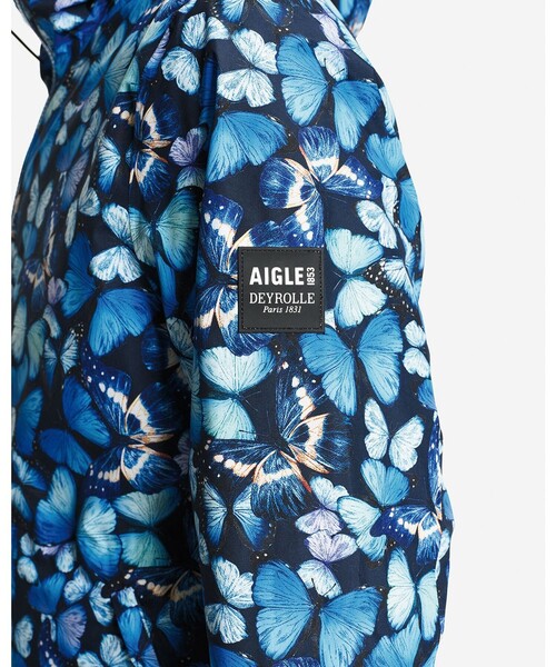 AIGLE(エーグル)の「【DEYROLLE】モルフォ蝶プリント 透湿防水 2.5レイヤー パッカブル フーデッドジャケット(マウンテンパーカー・メンズ・ブルー・L/M/XL/S)」の7枚目の写真