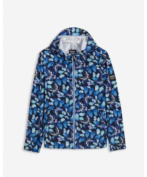 AIGLE(エーグル)の「【DEYROLLE】モルフォ蝶プリント 透湿防水 2.5レイヤー パッカブル フーデッドジャケット(マウンテンパーカー・メンズ・ブルー・L/M/XL/S)」の4枚目の写真