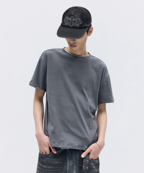 MAISON MINED(メゾンミネド)の「STRIPE LAYERED HALF T CHARCOAL(Tシャツ/カットソー・メンズ・その他・SMALL/MEDIUM/LARGE)」の1枚目の写真