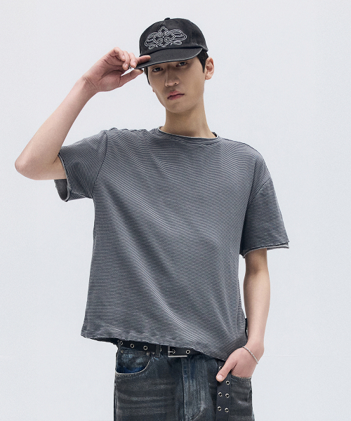 MAISON MINED(メゾンミネド)の「STRIPE LAYERED HALF T CHARCOAL(Tシャツ/カットソー・メンズ・その他・SMALL/MEDIUM/LARGE)」の2枚目の写真