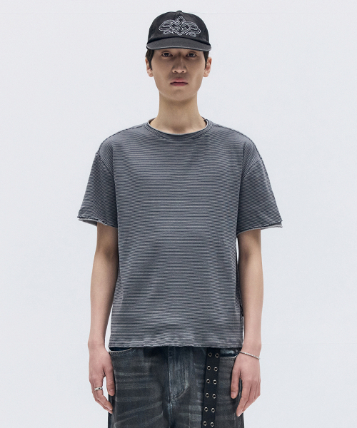 MAISON MINED(メゾンミネド)の「STRIPE LAYERED HALF T CHARCOAL(Tシャツ/カットソー・メンズ・その他・SMALL/MEDIUM/LARGE)」の3枚目の写真