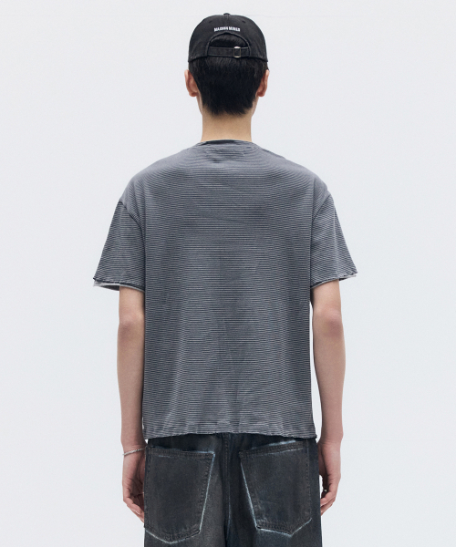 MAISON MINED(メゾンミネド)の「STRIPE LAYERED HALF T CHARCOAL(Tシャツ/カットソー・メンズ・その他・SMALL/MEDIUM/LARGE)」の17枚目の写真