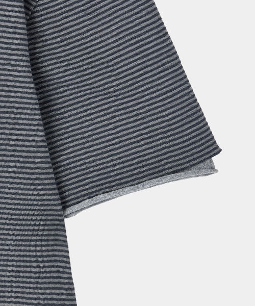 MAISON MINED(メゾンミネド)の「STRIPE LAYERED HALF T CHARCOAL(Tシャツ/カットソー・メンズ・その他・SMALL/MEDIUM/LARGE)」の13枚目の写真