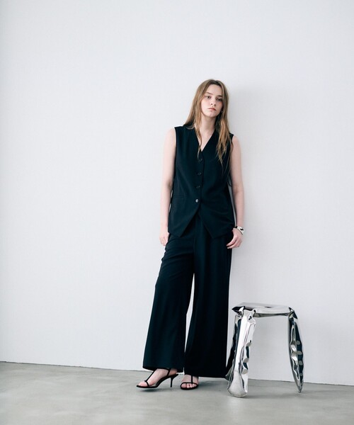 uncrave(アンクレイヴ)の「クールタッチツイル フレアパンツ(その他パンツ・レディース・ブラック系/グレー系/ベージュ系・0/1/2)」の4枚目の写真