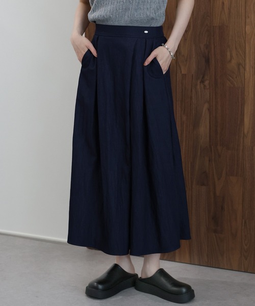 J by blue（ジェイバイブルー）の「タックフレアスカート（スカート・レディース・ネイビー/ホワイト・MEDIUM）」の2枚目の写真