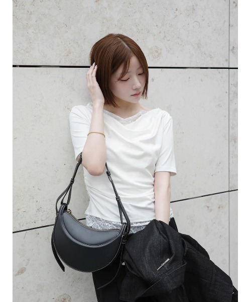 SNIDEL(スナイデル)の「【USAGI ONLINE限定】レーストリムワンショルカットソー(Tシャツ/カットソー・レディース・アイボリー/サックスブルー/ブラック・F)」の4枚目の写真