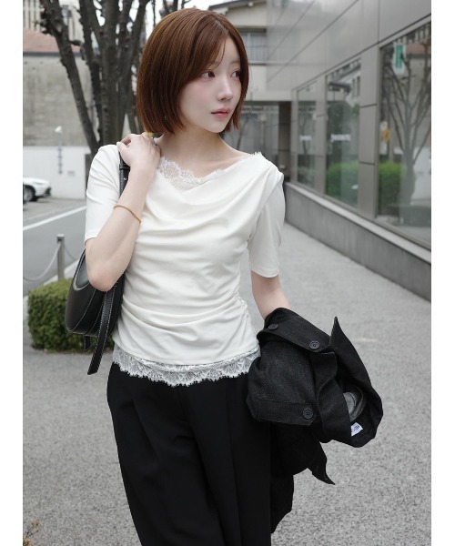 SNIDEL(スナイデル)の「【USAGI ONLINE限定】レーストリムワンショルカットソー(Tシャツ/カットソー・レディース・アイボリー/サックスブルー/ブラック・F)」の5枚目の写真
