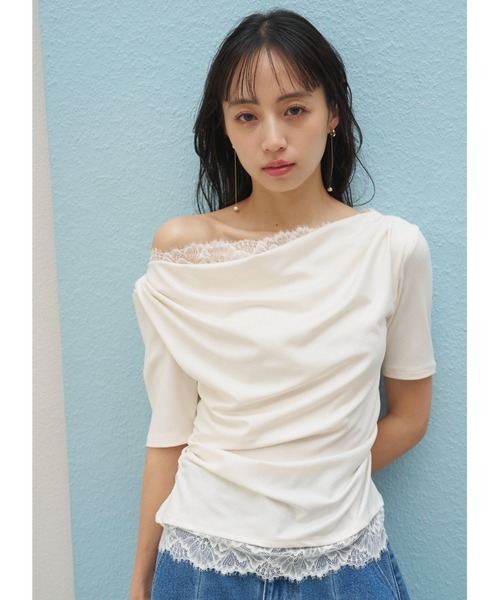 SNIDEL(スナイデル)の「【USAGI ONLINE限定】レーストリムワンショルカットソー(Tシャツ/カットソー・レディース・アイボリー/サックスブルー/ブラック・F)」の19枚目の写真