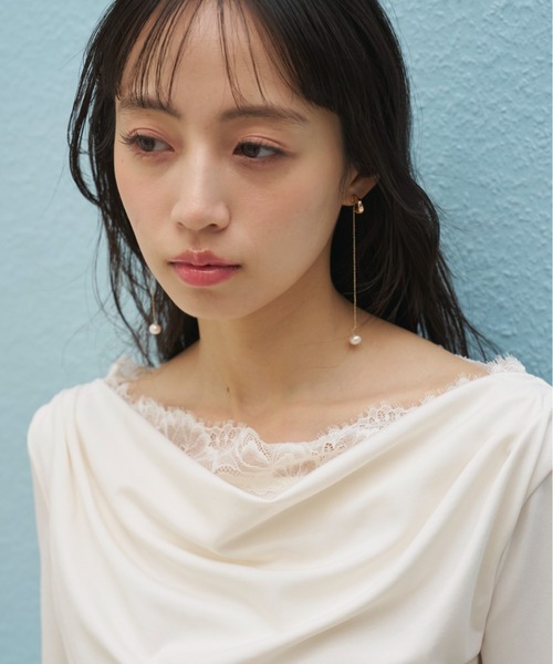 SNIDEL(スナイデル)の「【USAGI ONLINE限定】レーストリムワンショルカットソー(Tシャツ/カットソー・レディース・アイボリー/サックスブルー/ブラック・F)」の11枚目の写真