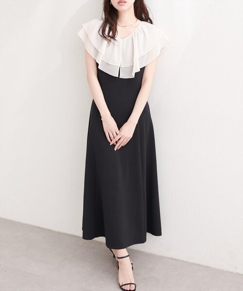 natural couture(ナチュラルクチュール)の「〈osono〉フリルカラーリップルワンピース(ワンピース・レディース・ブラック/アイボリー・LARGE/MEDIUM)」の2枚目の写真