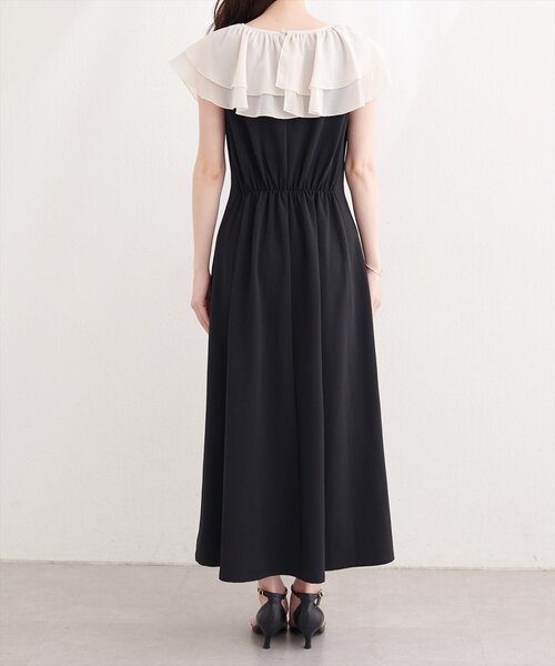 natural couture(ナチュラルクチュール)の「〈osono〉フリルカラーリップルワンピース(ワンピース・レディース・ブラック/アイボリー・LARGE/MEDIUM)」の3枚目の写真