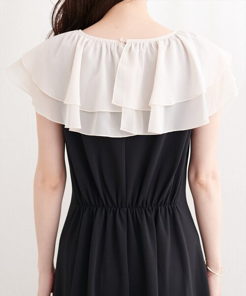 natural couture(ナチュラルクチュール)の「〈osono〉フリルカラーリップルワンピース(ワンピース・レディース・ブラック/アイボリー・LARGE/MEDIUM)」の5枚目の写真