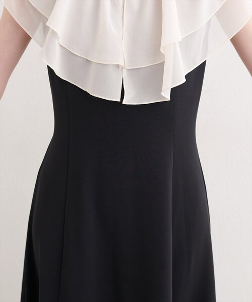 natural couture(ナチュラルクチュール)の「〈osono〉フリルカラーリップルワンピース(ワンピース・レディース・ブラック/アイボリー・LARGE/MEDIUM)」の7枚目の写真