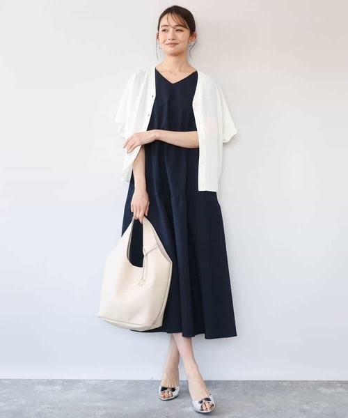 MK MICHEL KLEIN（エムケーミッシェルクラン）の「[撥水/UVカット/洗える]ドローコードデザインVネックワンピース（ワンピース・レディース・ネイビー/ブルー・38）」の3枚目の写真