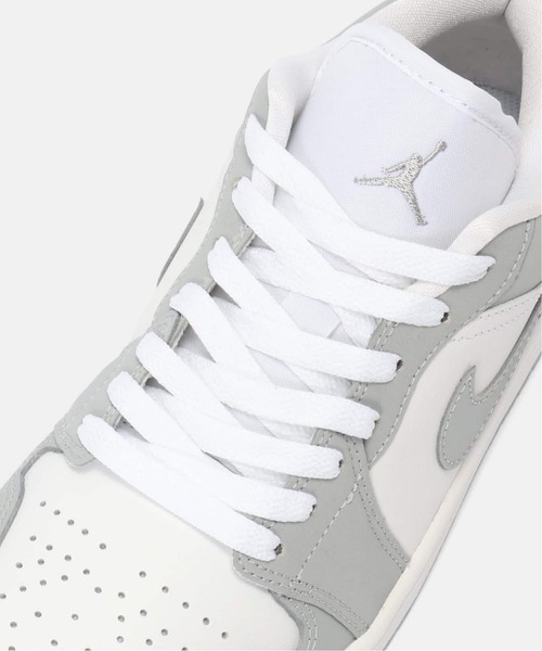 JORDAN BRAND（ジョーダンブランド）の「JORDAN BRAND WMNS AIR JORDAN 1 LOW DC0774-105（スニーカー・レディース・チャコールグレー・25cm/24.5cm/24cm/23.5cm/23cm）」の6枚目の写真