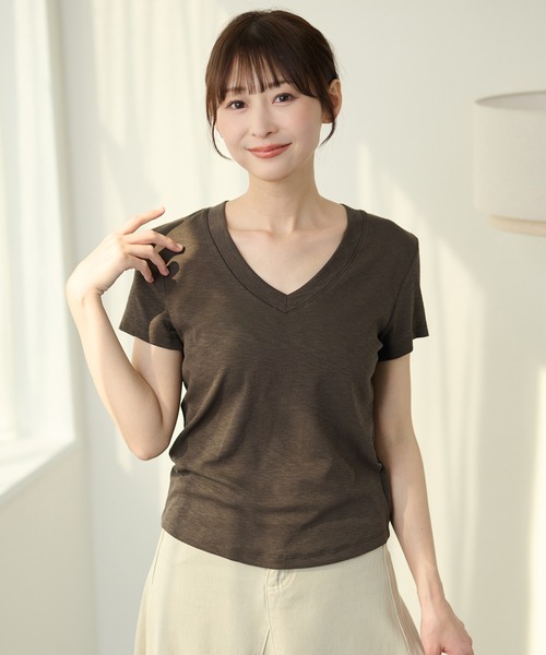 DAYRA（デイラ）の「Vネック 半袖 無地 コンパクト トップス（Tシャツ/カットソー・レディース・モカ/チャコールグレー/グレー/ピンク/ブラック/ホワイト・FREE）」の5枚目の写真