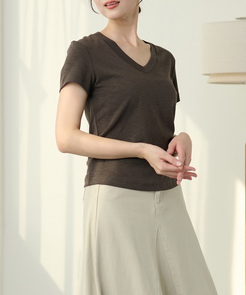 DAYRA（デイラ）の「Vネック 半袖 無地 コンパクト トップス（Tシャツ/カットソー・レディース・モカ/チャコールグレー/グレー/ピンク/ブラック/ホワイト・FREE）」の12枚目の写真