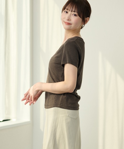 DAYRA（デイラ）の「Vネック 半袖 無地 コンパクト トップス（Tシャツ/カットソー・レディース・モカ/チャコールグレー/グレー/ピンク/ブラック/ホワイト・FREE）」の15枚目の写真